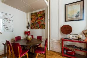 Gallery image of Veeve - Vintage & Eclectic in the 17th in Paris