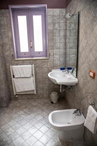Koupelna v ubytování B&B Malennio + 37 fotografií