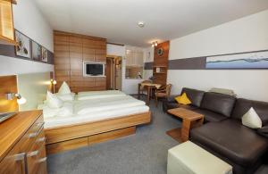 Telewizja i/lub zestaw kina domowego w obiekcie Appartementhotel Griesbacher Hof