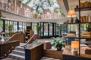 A restaurant or other place to eat at The Swan at Streatley 