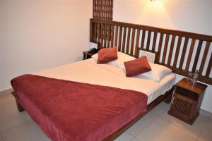 A bed or beds in a room at Port View City Hotel