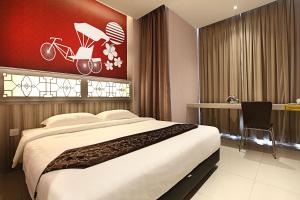 Postel nebo postele na pokoji v ubytování Sri Enstek Hotel KLIA, KLIA 2 & F1
