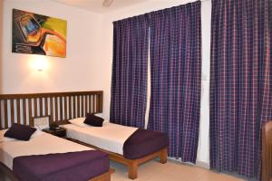 A bed or beds in a room at Port View City Hotel