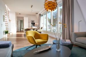Ein Sitzbereich in der Unterkunft FIRST im FIRST Sellin, Penthouse Paradies am Meer