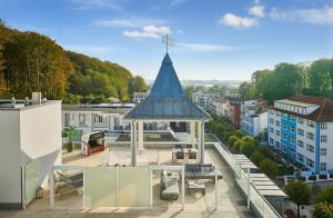 einen Pavillon auf dem Dach eines Gebäudes in der Unterkunft FIRST im FIRST Sellin, Penthouse Paradies am Meer in Ostseebad Sellin + 10 Fotos