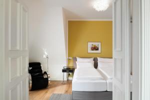 Ein Bett oder Betten in einem Zimmer der Unterkunft FIRST im FIRST Sellin, Penthouse Paradies am Meer