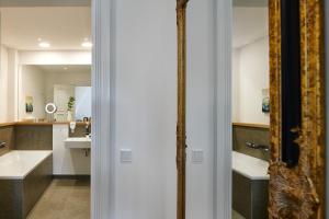 Ein Badezimmer in der Unterkunft FIRST im FIRST Sellin, Penthouse Paradies am Meer