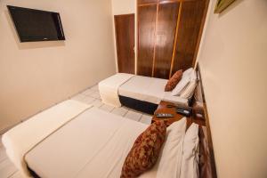 Posteľ alebo postele v izbe v ubytovaní HAVANA ECONOMY