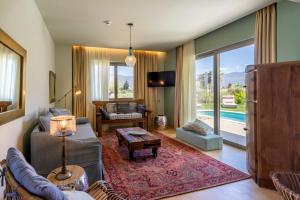 Bazén v ubytování Elysian Luxury Hotel and Spa nebo v jeho okolí