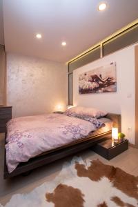 Una cama o camas en una habitación de Anna