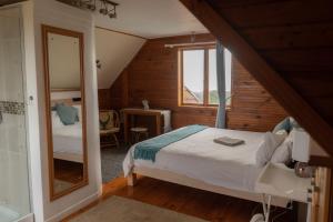 Postel nebo postele na pokoji v ubytování Surf Lodge South Africa