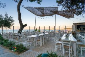 Reštaurácia alebo iné gastronomické zariadenie v ubytovaní Villaggio Camping Spiaggia Lunga
