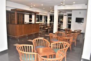 A television and/or entertainment centre at Port View City Hotel
