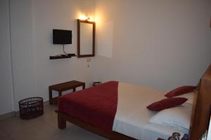 A bed or beds in a room at Port View City Hotel