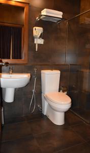 A bathroom at Port View City Hotel