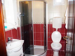 Kupatilo u objektu Sobe Rooms Aleksandar