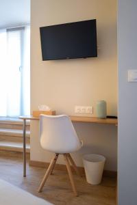 TV a/nebo společenská místnost v ubytování L'étoile d'Alice