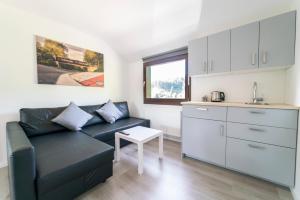 Kuchyň nebo kuchyňský kout v ubytování North Loop Rooms