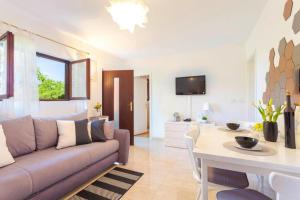 TV a/nebo společenská místnost v ubytování Holiday Home Nona