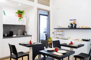 En restaurant eller et spisested på Lighea aqua suites and breakfast