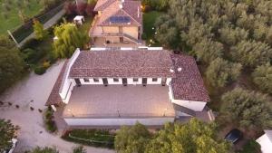an overhead view of a large house with a roof at Antica Locanda Della Via Francigena in Vetralla