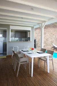 a white table and chairs in a living room at LES VILLAS TARA ET ANAIS in Les Trois-Îlets