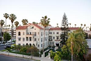 
a large building with a view of the ocean at Palihouse Santa Monica in Los Angeles
