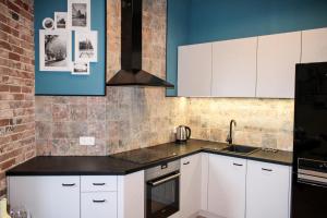 Kuchnia lub aneks kuchenny w obiekcie Dominican Square by Hashtag Apartments