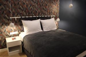 Łóżko lub łóżka w pokoju w obiekcie Dominican Square by Hashtag Apartments