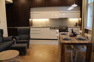 Kuchnia lub aneks kuchenny w obiekcie Dominican Square by Hashtag Apartments