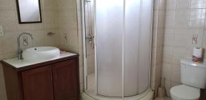 Kúpeľňa v ubytovaní Unit 5/6 Private Apartment - Roseau