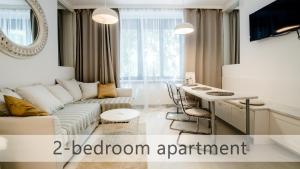 Posezení v ubytování White Apartments with AC by Kovee