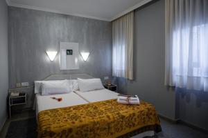 Postel nebo postele na pokoji v ubytování Hostal Paris