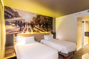Cama ou camas em um quarto em Novotel Curitiba Batel