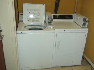 a washer and dryer sitting in a room at Motel 6 Oklahoma City OK Frontier City in Edmond