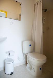 Koupelna v ubytování Apartamento remodelado en el mejor lugar del centro de Medellín. Home Aris 402