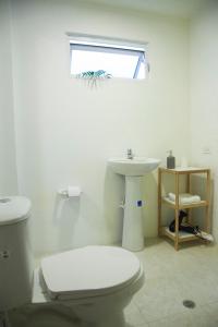 Koupelna v ubytování Apartamento remodelado en el mejor lugar del centro de Medellín. Home Aris 402 + 8 fotografií