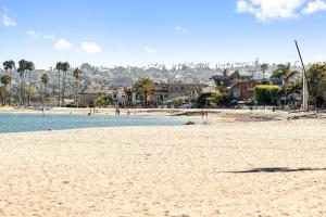 Mission Beach - Ocean and Bay Steps Away!