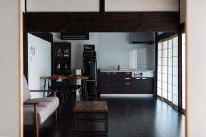 Kuhinja oz. manjša kuhinja v nastanitvi 古民家の宿 Solii