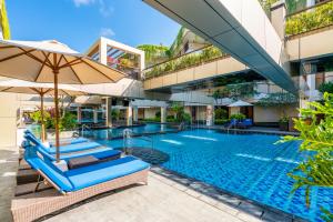 Bazén v ubytování VOUK Hotel and Suites Nusa Dua Bali nebo v jeho okolí