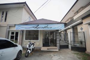 Fotografie z fotogalerie ubytování RedDoorz near Bundaran Kecil Palangkaraya v destinaci Palangkaraya