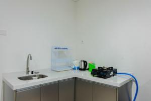 Φωτογραφία από το άλμπουμ του Highest Value Studio Apartment at Brooklyn Alam Sutera By Travelio σε Dongkal Dua
