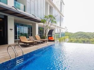 Πισίνα στο ή κοντά στο Highest Value Studio Apartment at Brooklyn Alam Sutera By Travelio