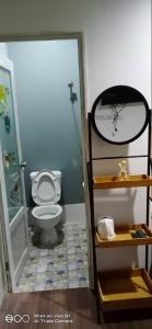 a bathroom with a toilet and a shower at Decho Hostel in Ko Lipe