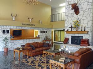 Lobby o reception area sa Texas Inn Beeville