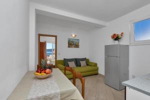Kuchyň nebo kuchyňský kout v ubytování Apartments Ferdo