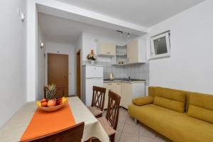 Kuchyň nebo kuchyňský kout v ubytování Apartments Ferdo