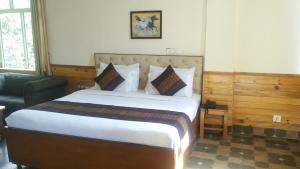 Кровать или кровати в номере Highland Village Resort