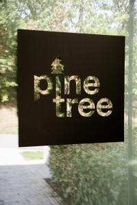 Certifikát, hodnocení, plakát nebo jiný dokument vystavený v ubytování Pine Tree