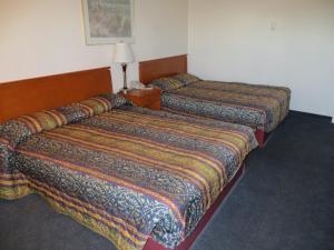 Een bed of bedden in een kamer bij Westgate Inn
